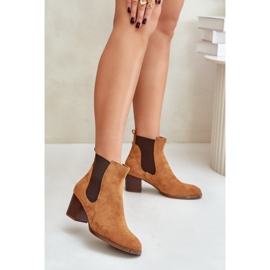 Botas Chelsea en el Camel Eco Suede Post marrón 2