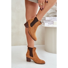 Botas Chelsea en el Camel Eco Suede Post marrón 5