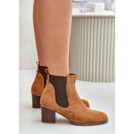 Botas Chelsea en el Camel Eco Suede Post marrón 6