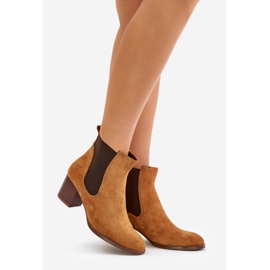 Botas Chelsea en el Camel Eco Suede Post marrón 1