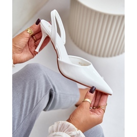 Stilettos de charol blanco con tacón abierto Emmizola 2 Stilettos de charol blanco con tacón abierto Emmizola 2