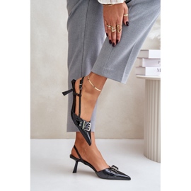 Stilettos de charol Zeisia negro con hebilla 8