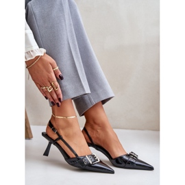 Stilettos de charol Zeisia negro con hebilla 9