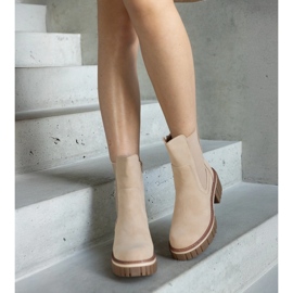Botas de plataforma masivas de color beige claro con abrasiones de Sholla 3