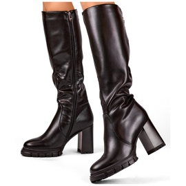 Botas negras hasta la rodilla con tacones altos, botas de mujer aisladas con tacón, cuero ecológico negro 1