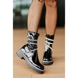 Botines Charol Con Decoración Negro Kikizelle 10