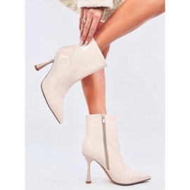Botines lacados sobre tacón Sylvia Beige 5