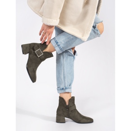 Botines de mujer de ante verde oscuro con hebilla plateada 1