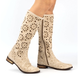 Olivier Botas de mujer caladas beige claro 2