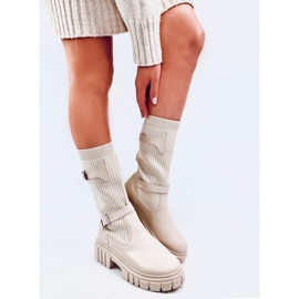Botas Rhea Beige con parte superior flexible. 5