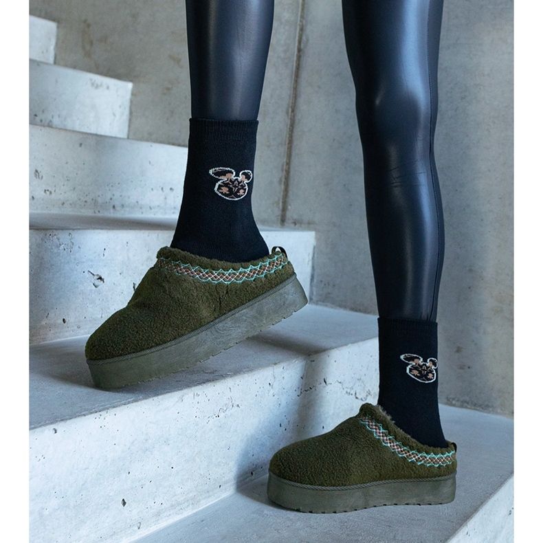 Botas de nieve con plataforma verde con parte superior baja y un patrón Greene bordado 1 Botas de nieve con plataforma verde con parte superior baja y un patrón Greene bordado 1