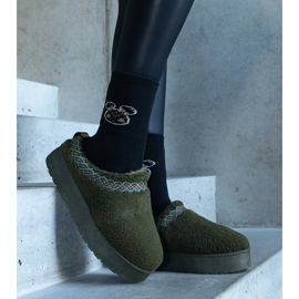 Botas de nieve con plataforma verde con parte superior baja y un patrón Greene bordado 2