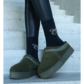 Botas de nieve con plataforma verde con parte superior baja y un patrón Greene bordado 3