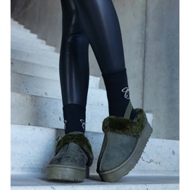 Pantuflas de plataforma verdes decoradas con pelo y con goma elástica en el talón, Frank 2
