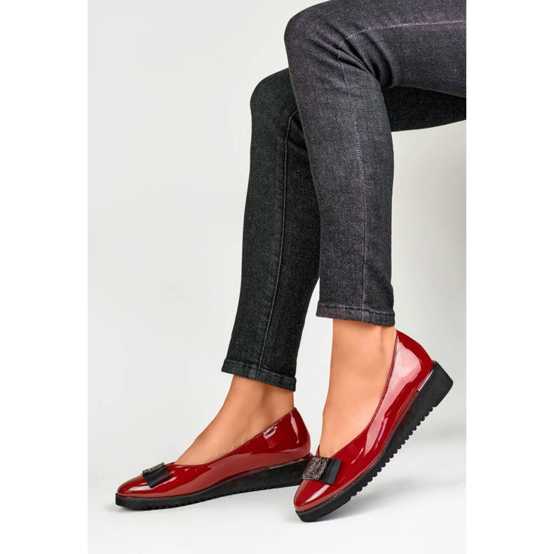 Zapatos de charol para mujer con adorno en cuña baja, rojo GD-FL766BUR 2
