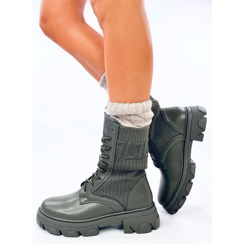 Trabajadores con una parte superior Calling Green flexible verde 2 Trabajadores con una parte superior Calling Green flexible verde 2