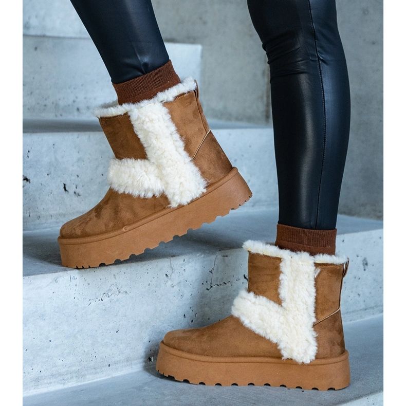 Botas de nieve con plataforma de ante ecológico marrón decoradas con piel de Peters 1