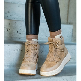 Botines Rosemarie beige con suela gruesa. 3