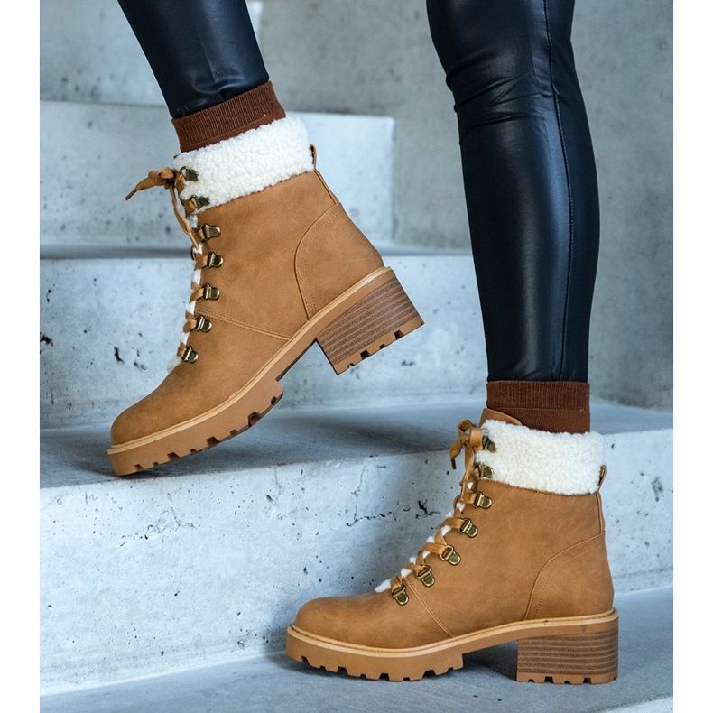 Botas marrones con cordones decoradas con un abrigo de piel de oveja Moisés marrón 1 Botas marrones con cordones decoradas con un abrigo de piel de oveja Moisés marrón 1