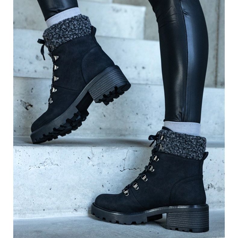 Botas negras con cordones decoradas con un abrigo de piel de oveja Moisés negro 1 Botas negras con cordones decoradas con un abrigo de piel de oveja Moisés negro 1