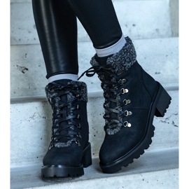 Botas negras con cordones decoradas con un abrigo de piel de oveja Moisés negro 2
