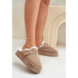 Zapatillas de mujer con suela gruesa con pelo y hebilla, beige oscuro Linneola 2