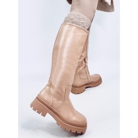 Botas Dillard Beige con suela gruesa. 2