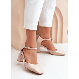 Zapatos de salón de charol Emindria beige con tacón alto 2