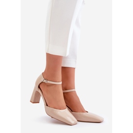 Zapatos de salón de charol Emindria beige con tacón alto 1