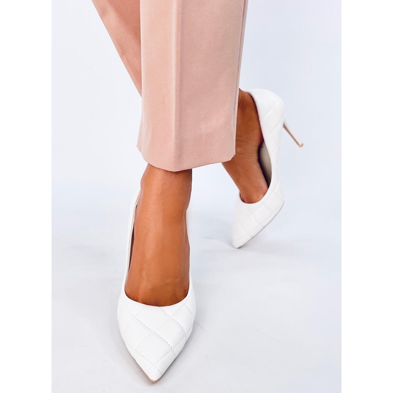 Salón stilettos acolchado blanco 1