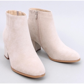 Botas de mujer de tacón beige lisas y aislantes 1 Botas de mujer de tacón beige lisas y aislantes 1