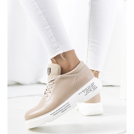 Zapatillas deportivas de mujer en color beige con plataforma. 2