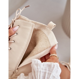 Botas para mujeres aisladas con alfileres beige 2