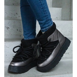Botas de nieve de mujer con plataforma y forro de pelo en color negro 2 Botas de nieve de mujer con plataforma y forro de pelo en color negro 2