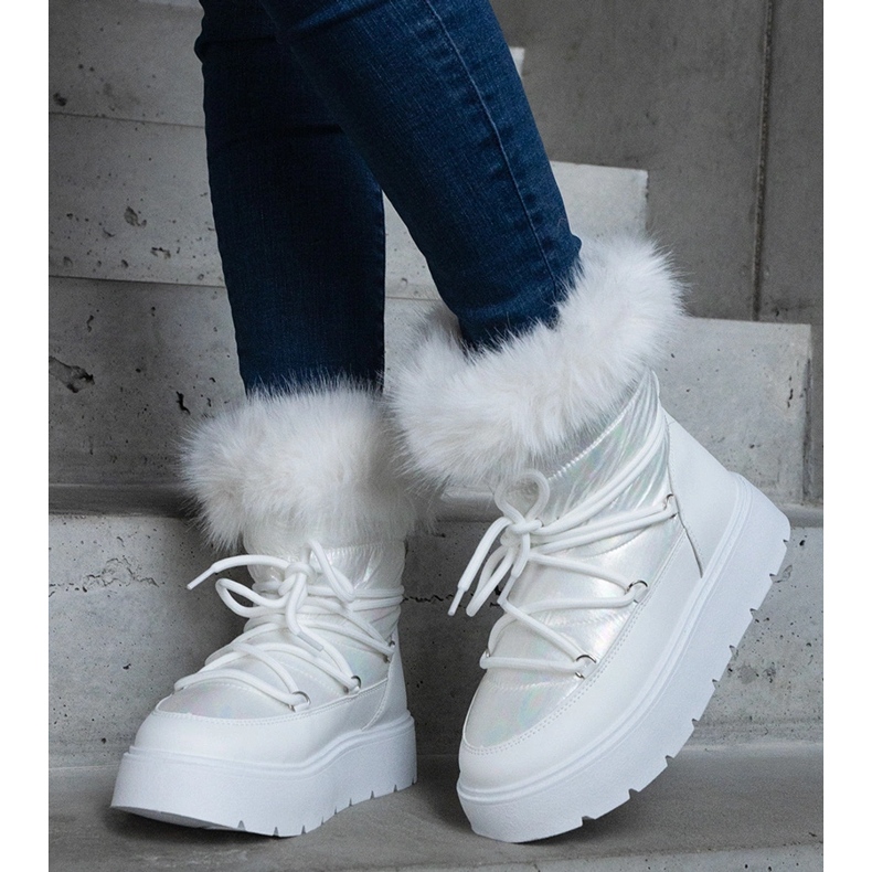 Botas de nieve de mujer con aislamiento blanco y pelo. 1