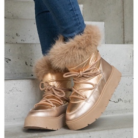 Botas de nieve de mujer con aislamiento beige y pelo. dorado 2