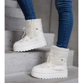 Botas de nieve blancas para mujer con plataforma y aislamiento de piel. blanco 1
