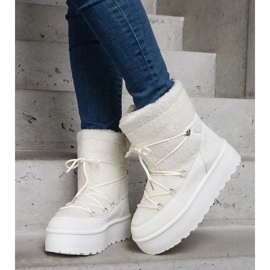 Botas de nieve blancas para mujer con plataforma y aislamiento de piel. blanco 2