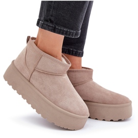 Botas de nieve aisladas para mujer con plataforma beige 10