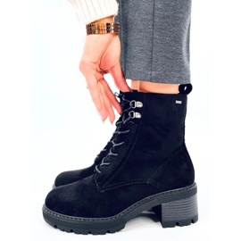 Botas de mujer aisladas con pelo, negro 5