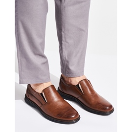 Zapatos de hombre marrones fabricados en piel ecológica. marrón 2
