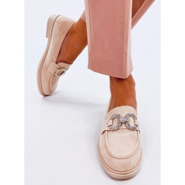 Mocasines clásicos de ante con decoración beige. 1