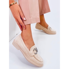 Mocasines clásicos de ante con decoración beige. 4