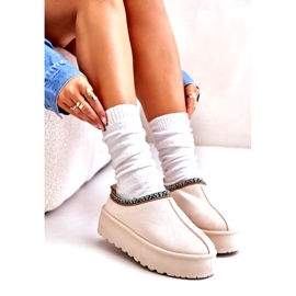 Zapatillas para mujeres en la plataforma con bordados beige ligeros 3