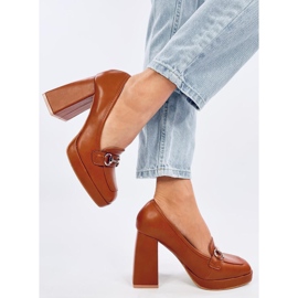 Zapatos de mujer de tacón con decoración marrón. 2
