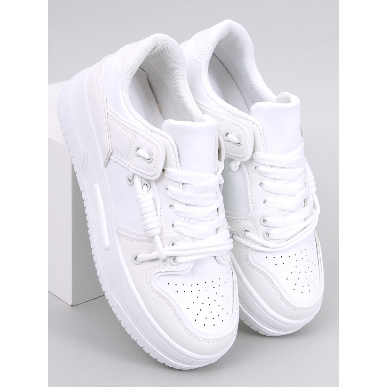 Zapatillas blancas de mujer con suela alta. blanco 1 Zapatillas blancas de mujer con suela alta. blanco 1