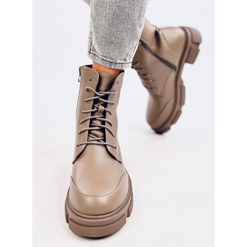 Botas con cordones, aisladas con piel. verde 1