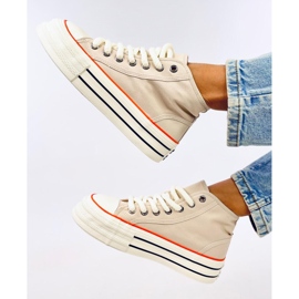 Zapatillas de mujer en la plataforma beige. 5