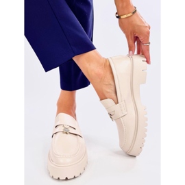 Mocasín plataforma beige con adorno 2