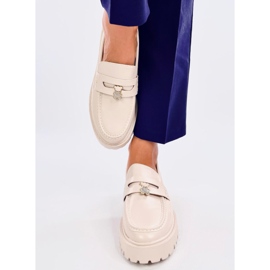 Mocasín plataforma beige con adorno 1